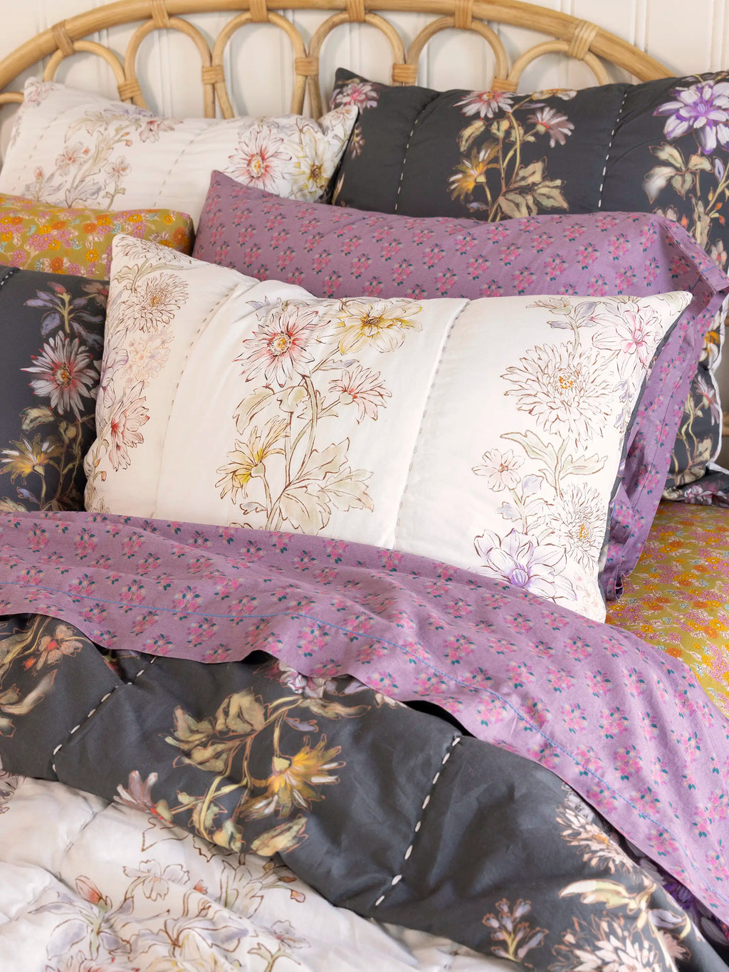 Bungalow Reversible Cotton Quilt - Ivory Dahlia Rows