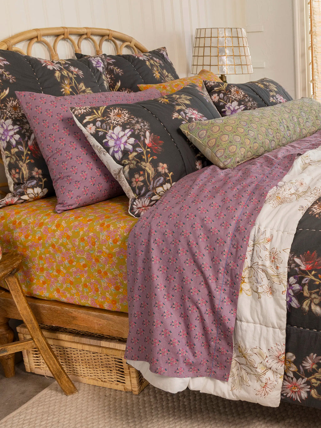 Bungalow Reversible Cotton Quilt - Ivory Dahlia Rows